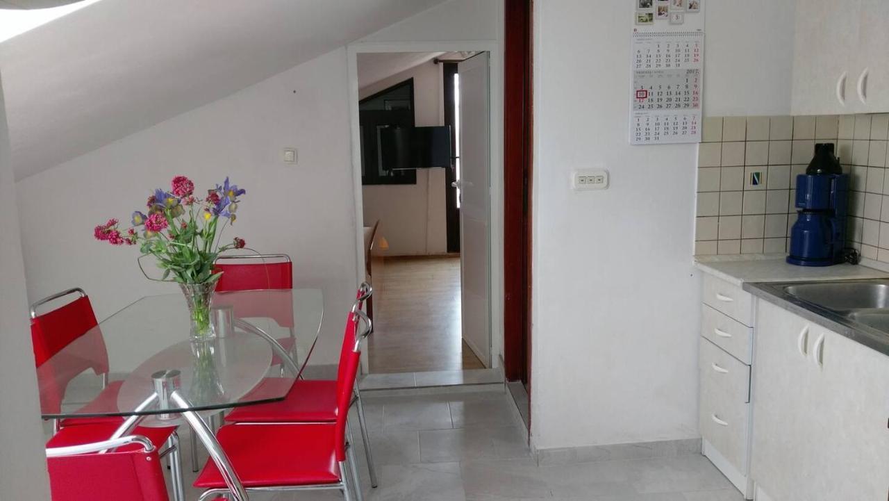 Apartments Davorka Шимуни Екстер'єр фото