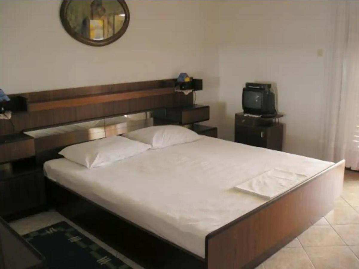 Apartments Davorka Шимуни Екстер'єр фото