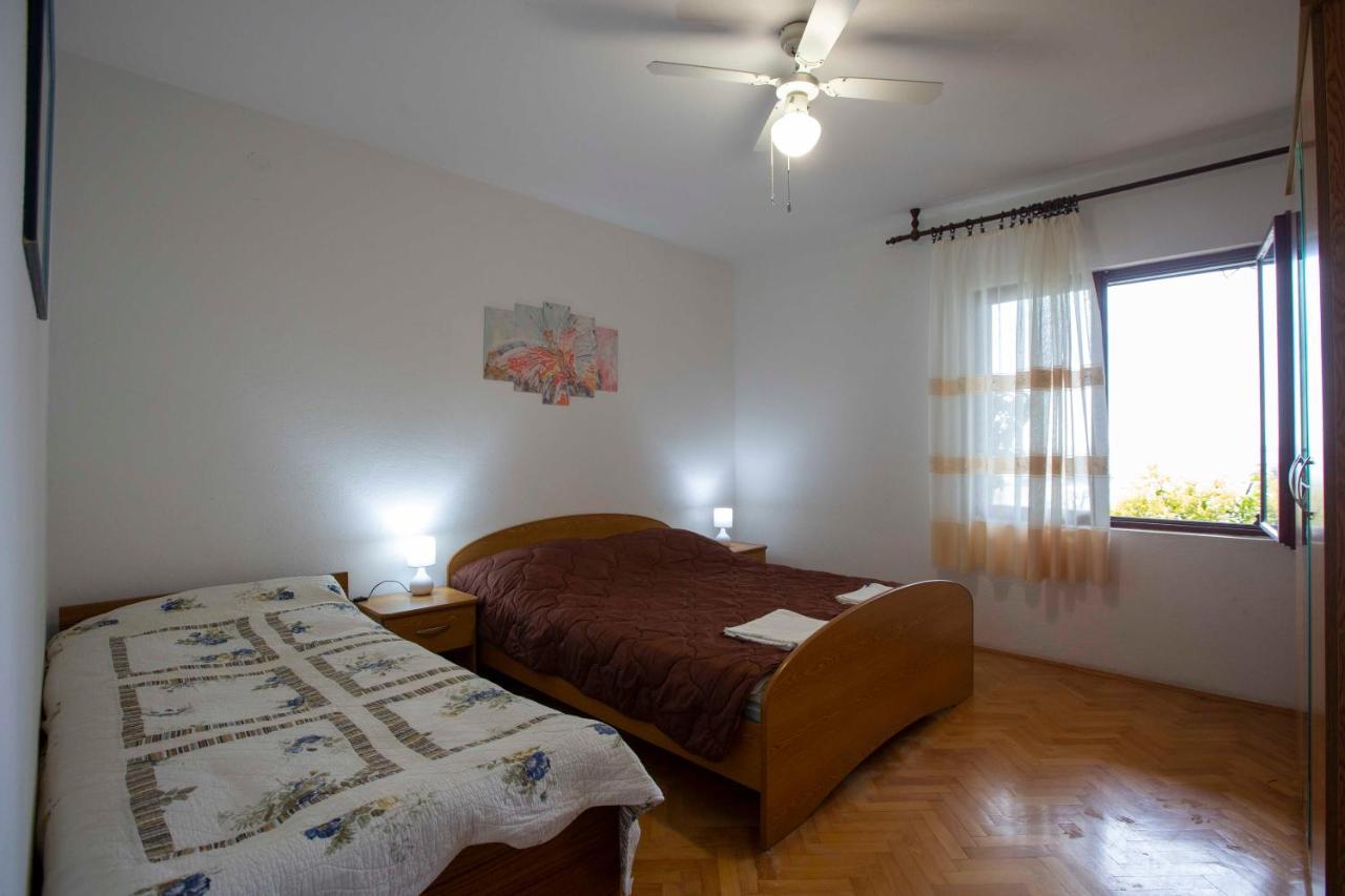 Apartments Davorka Шимуни Екстер'єр фото